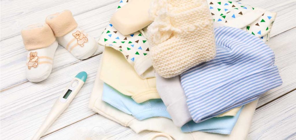 Guide pour choisir les premiers vêtements de votre bébé